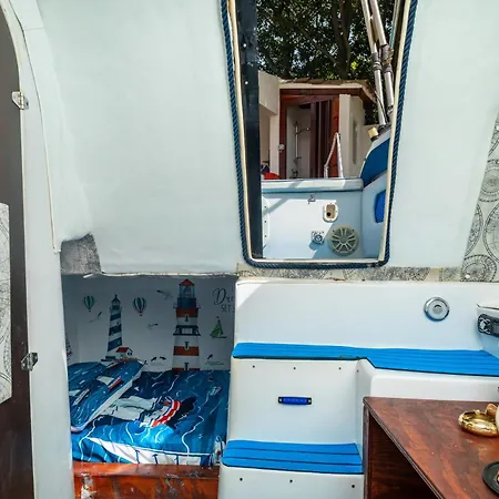 船上ホテル Etna's Boat House ピエディモンテ・エトネーオ