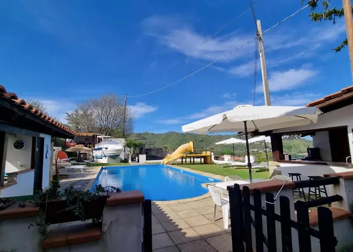 Etna's Boat House Botel Piedimonte Etneo